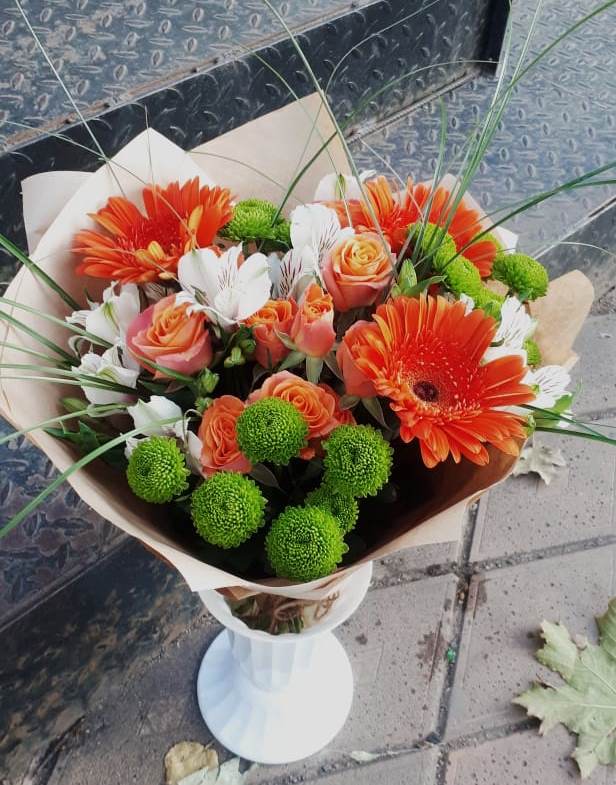 Букет цветов из: Герберы, Хризантемы, Альстромерии и Розы в Геленджике
