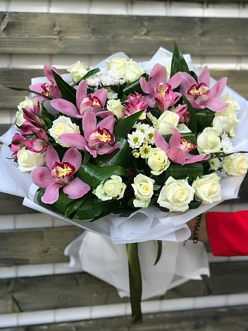 Букет цветов из: Розы и Хризантемы в Геленджике