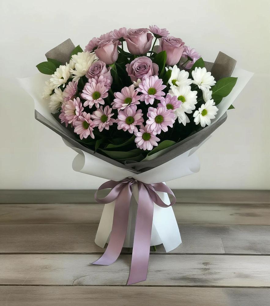Букет цветов из: Хризантемы и Розы в Геленджике