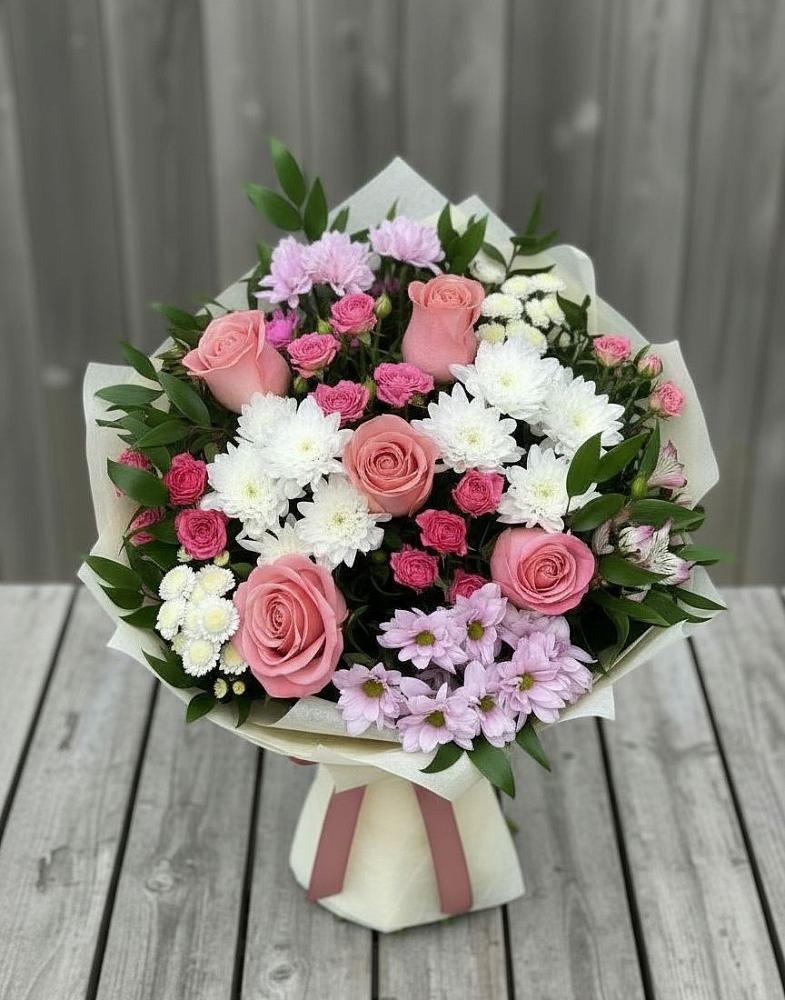 Букет цветов из: Альстромерии, Гвоздики, Розы и Хризантемы в Геленджике