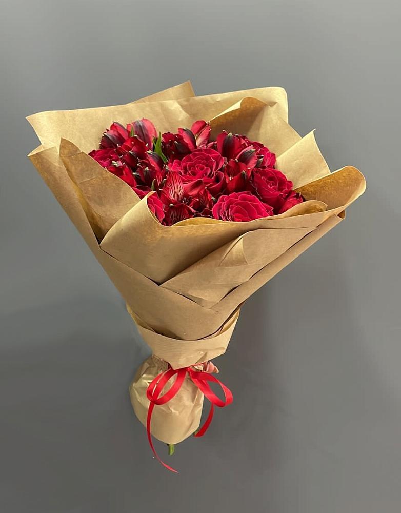 Букет цветов из: Альстромерии и Розы в Геленджике