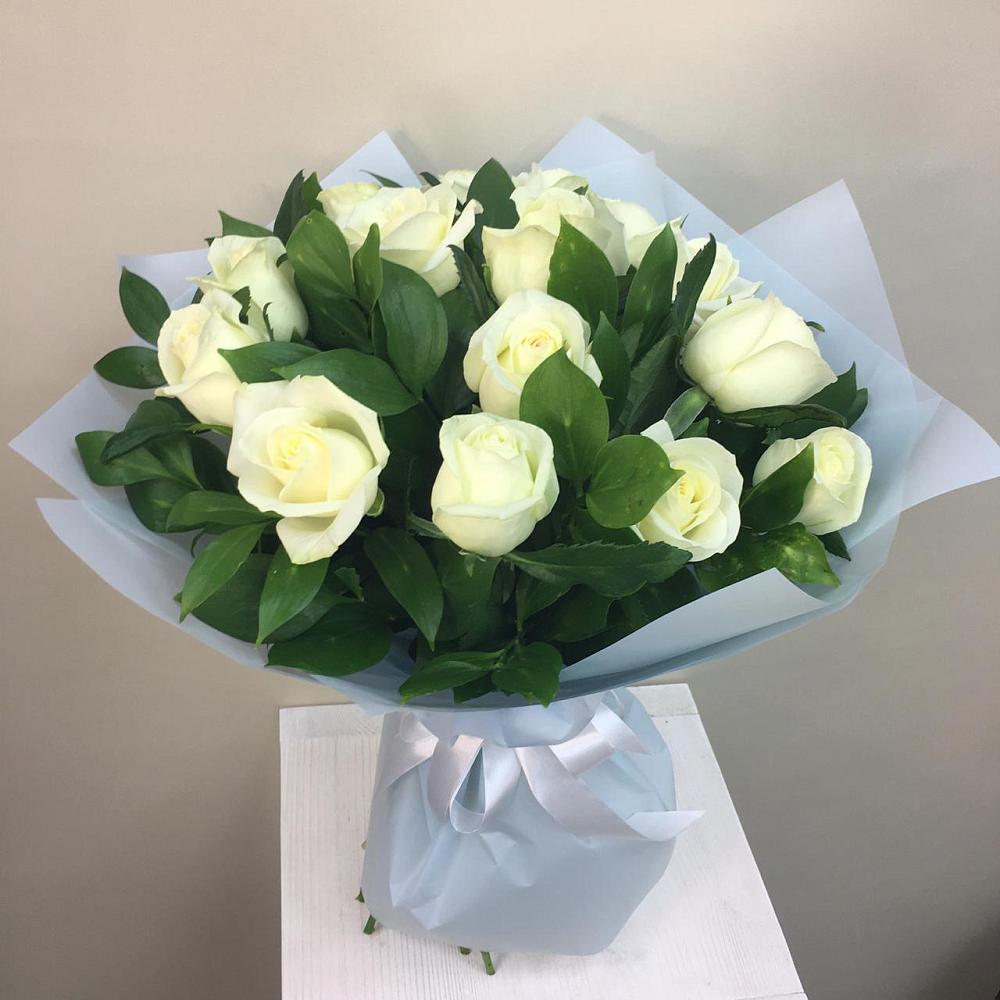Букет 15 Белых роз Проуд в Геленджике