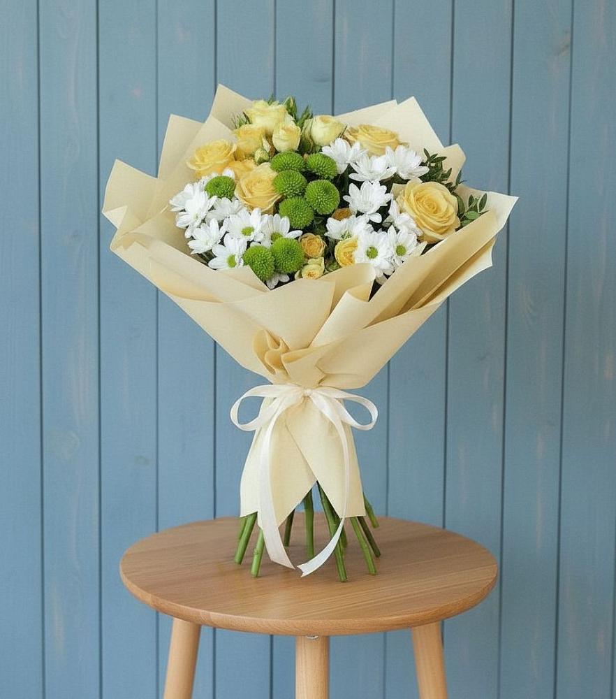 Букет цветов из: Хризантемы и Розы в Геленджике