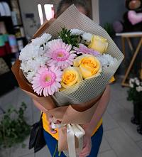 Букет цветов из:  Герберы, Розы и Хризантемы в Геленджике
