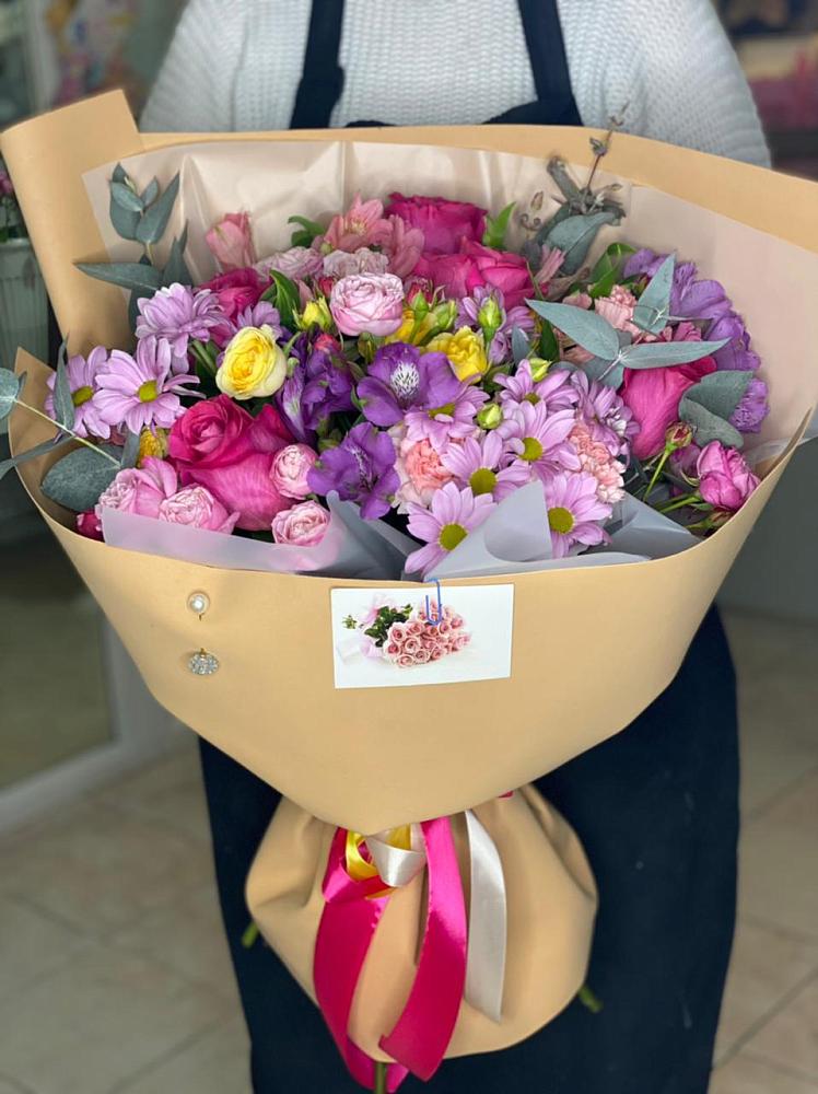 Букет цветов из: Хризантемы, Гвоздики и Альстромерии в Геленджике