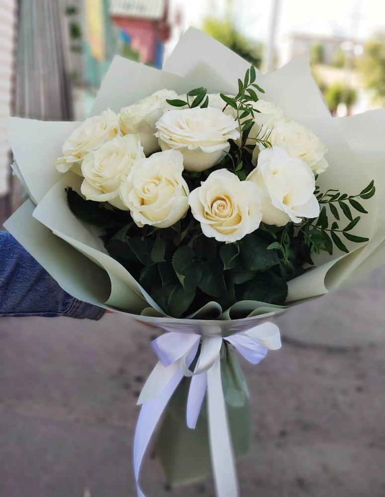 Букет Белые розы Проуд в Геленджике