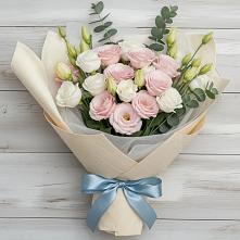 Букет цветов из:  Лизиантусы в Геленджике