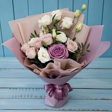 Букет цветов из:  Розы и Лизиантусы в Геленджике