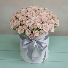 Цветочная композиция из Розы в шляпной коробке в Геленджике