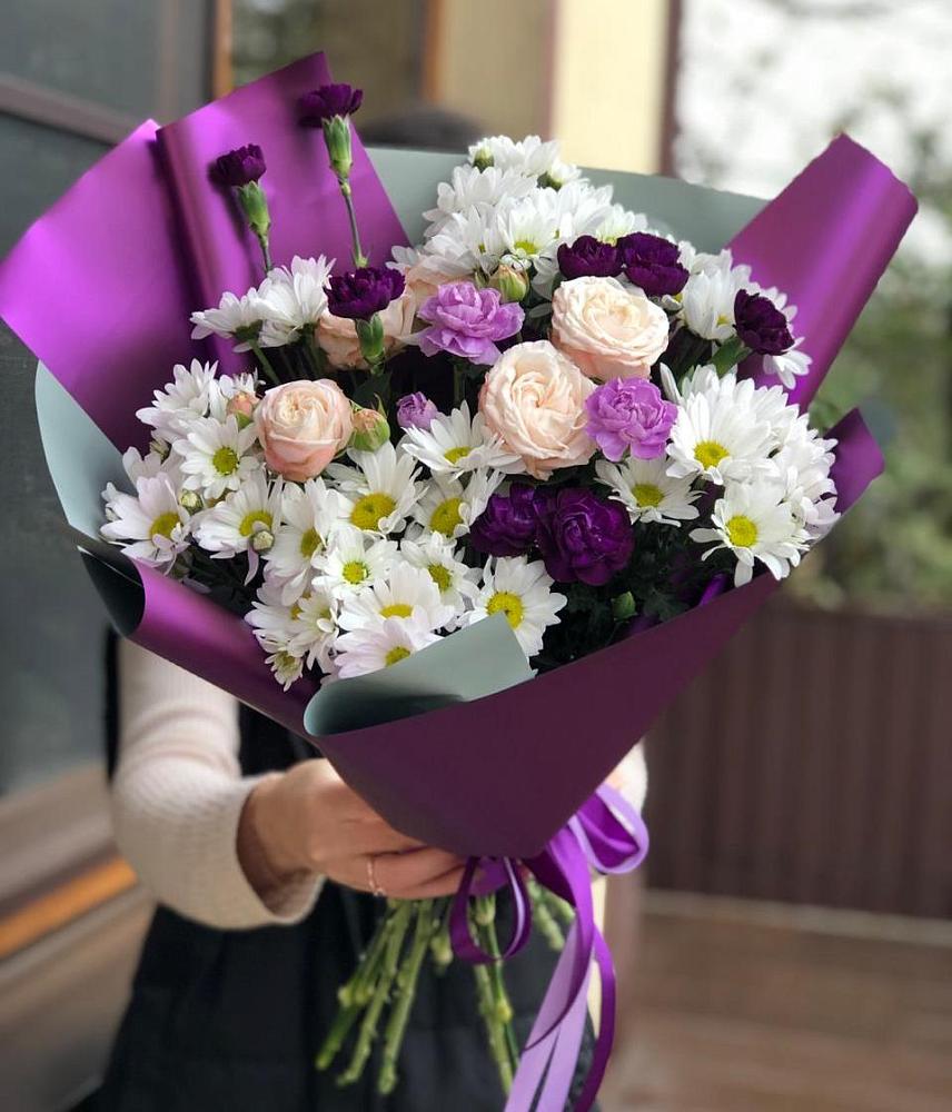 Букет цветов из: Хризантемы, Гвоздики и Розы в Геленджике