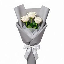 Букет 3 белые розы в Геленджике