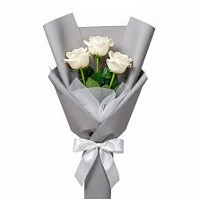 Букет 3 белые розы в Геленджике