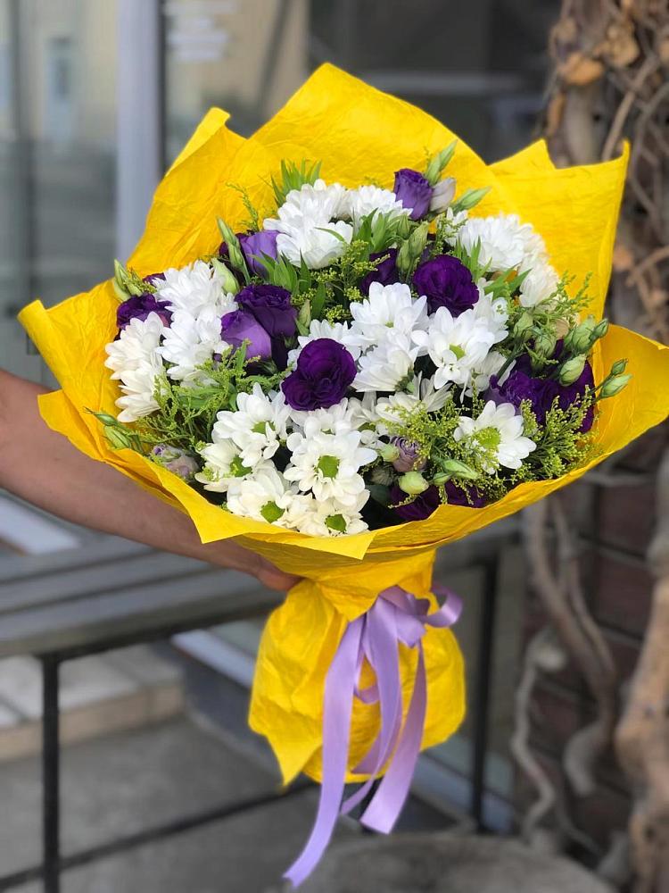 Букет цветов из: Ирисы, Хризантемы и Ромашки в Геленджике
