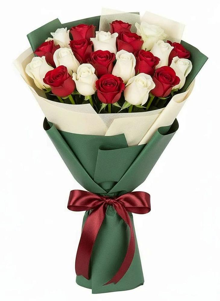 Букет Микс из красных и белых роз в Геленджике