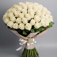 Букет 101 беля роза Белоснежка в Геленджике