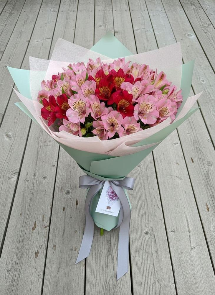 Букет цветов из: Альстромерии в Геленджике