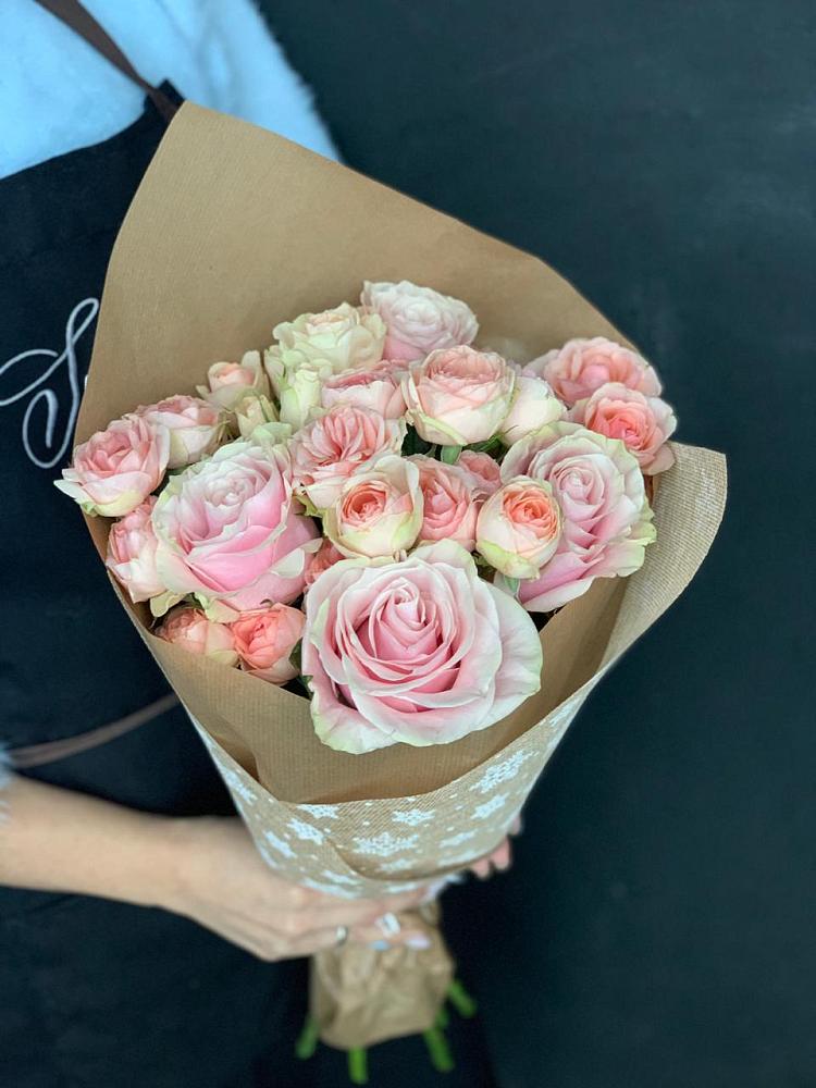 Букет цветов из: Хризантемы и Розы в Геленджике