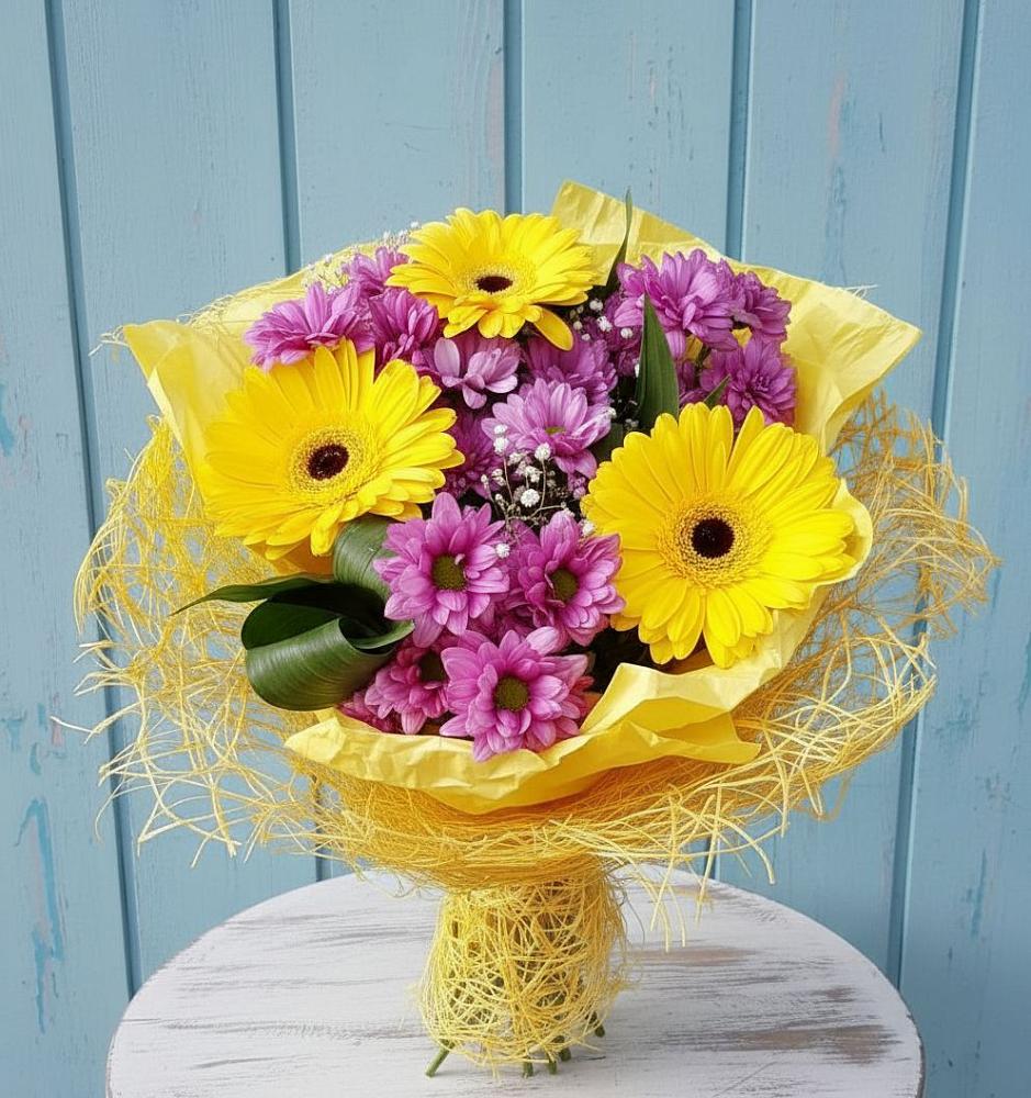 Букет цветов из: Хризантемы и Герберы в Геленджике