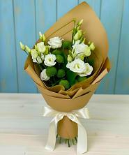 Букет цветов из:  Хризантемы и Лизиантусы в Геленджике