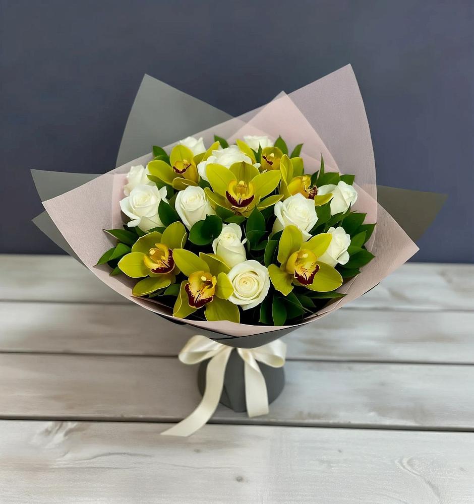 Букет цветов из: Орхидеи и Розы в Геленджике