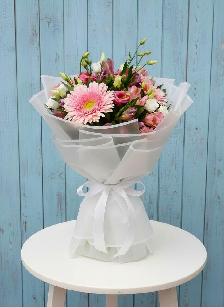 Букет цветов из: Герберы, Альстромерии и Лизиантусы в Геленджике