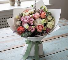 Букет цветов из:  Розы, Лизиантусы и Гвоздики в Геленджике