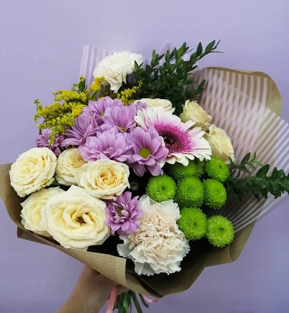 Букет цветов из: Хризантемы, Розы, Гвоздики и Герберы в Геленджике