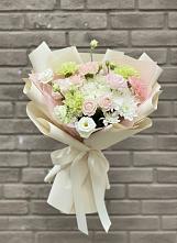 Букет цветов из:  Гвоздики, Розы, Лизиантусы и Хризантемы в Геленджике
