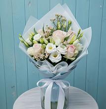 Букет цветов из:  Розы и Лизиантусы в Геленджике