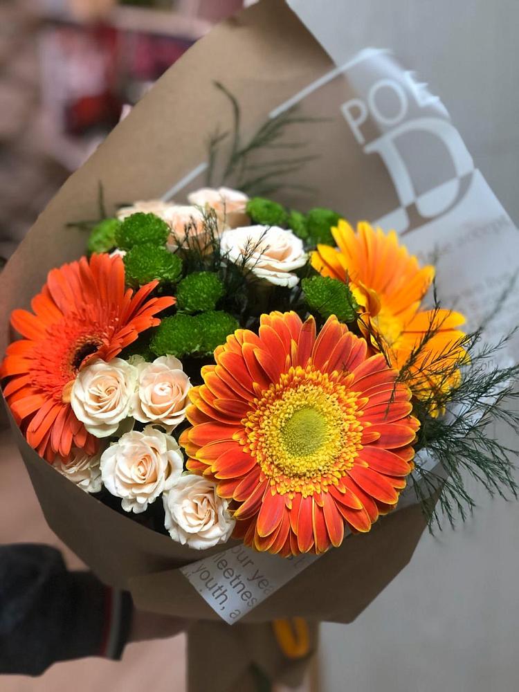 Букет цветов из: Герберы, Хризантемы и Розы в Геленджике