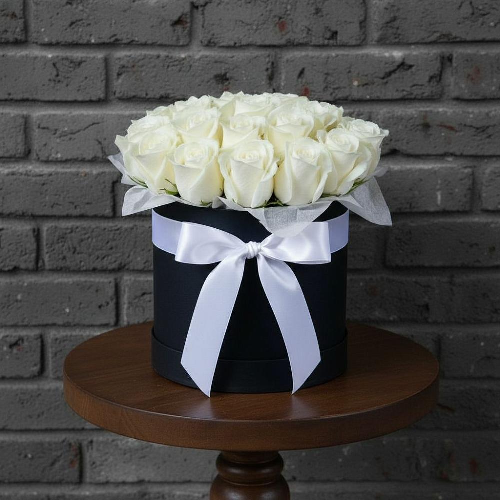 Цветочная композиция из Розы в шляпной коробке в Геленджике