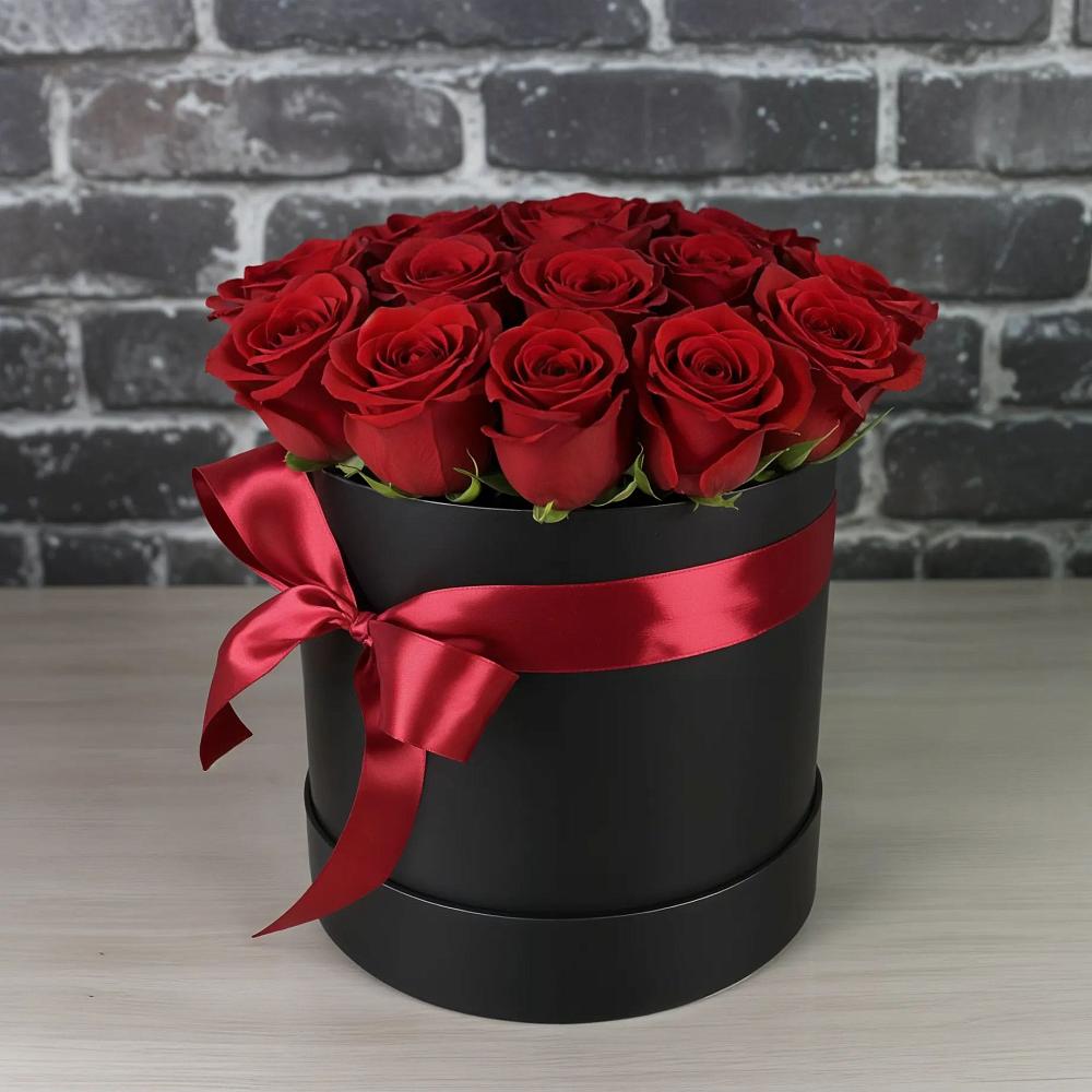 Цветочная композиция из Розы в шляпной коробке в Геленджике