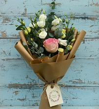 Букет цветов из:  Розы и Лизиантусы в Геленджике