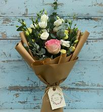 Букет цветов из:  Розы и Лизиантусы в Геленджике