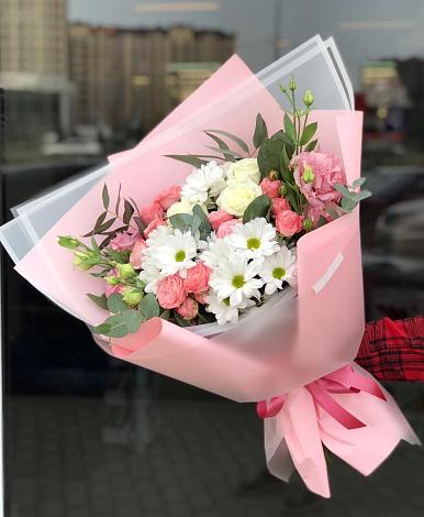 Букет цветов из: Розы, Лизиантусы и Хризантемы в Геленджике