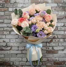 Букет цветов из:  Розы, Лизиантусы и Гвоздики в Геленджике