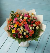 Букет Микс из разноцветных кустовых роз в Геленджике