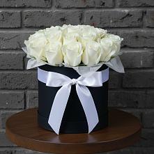 Цветочная композиция из Розы в шляпной коробке в Геленджике