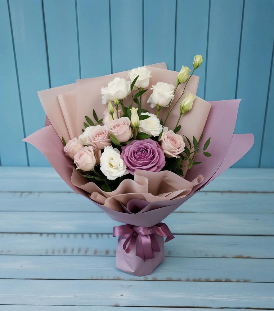 Букет цветов из: Розы и Лизиантусы в Геленджике