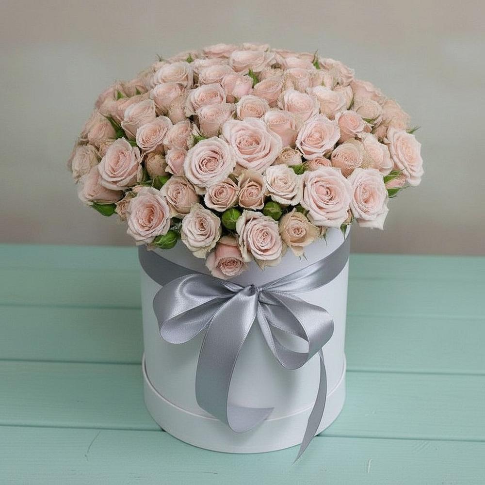 Цветочная композиция из Розы в шляпной коробке в Геленджике