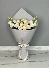 Букет цветов из:  Розы и Лизиантусы в Геленджике